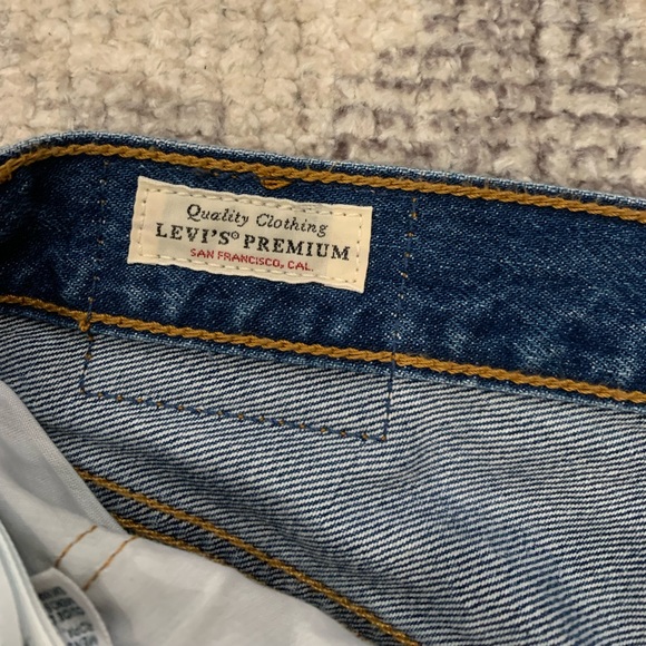Levi’s 501 High Waisted Denim Shorts - Picture 4 of 4